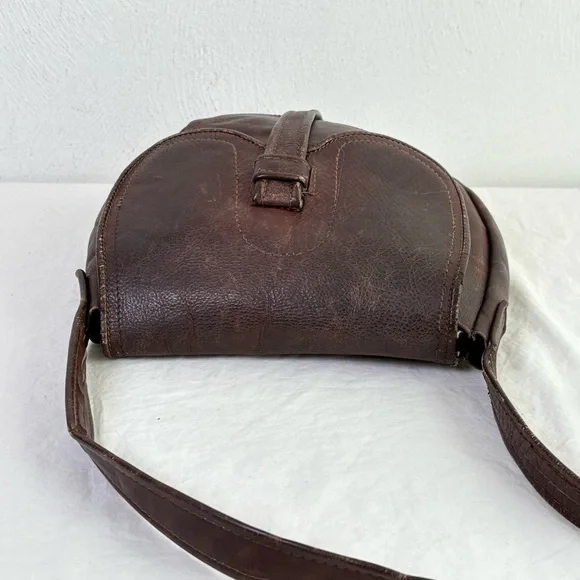 Vintage artisan handmade boho minimalist distressed genuine leather shoulder bag - Picture 6 of 17
